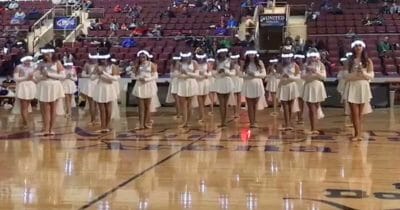 Flickornas dansuppvisning